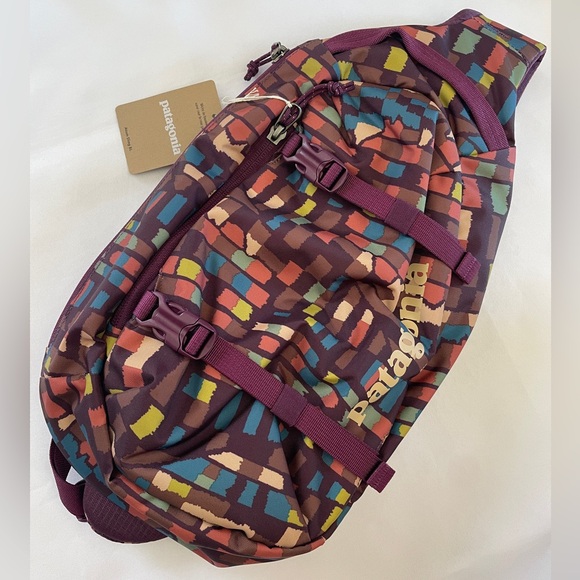 NWT Patagonia Atom Sling Bag 8L Daypack Fitz Roy Patchwork Night Plum Crossbody - Picture 1 of 12